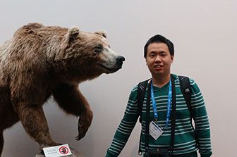 Yiqiu Xia posing next to a bear